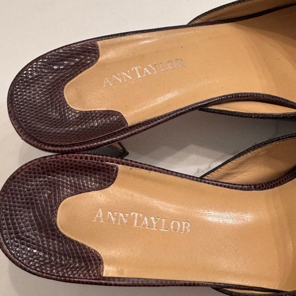 Anne Taylor Embossed Leather Brown Heels/Mules - Picture 6 of 9